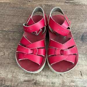 Girls Salt Water Sandals in toddler size 6